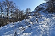 36 Neve ghiacciata sul sentiero....calzo ramponcini